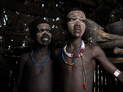Young Arbore boys - Guillaume Petermann