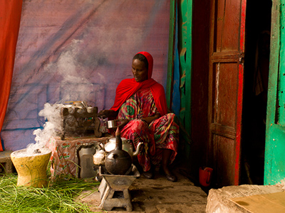 Femme harari préparant le café - Mohammed Torche